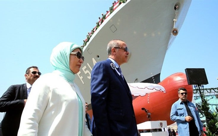 Ο Ερντογάν «βάπτισε» κι άλλη κορβέτα «στελθ» και υποσχέθηκε αεροπλανοφόρο